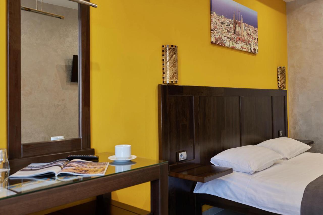 Gaudi stylish hotel Odessa Esterno foto