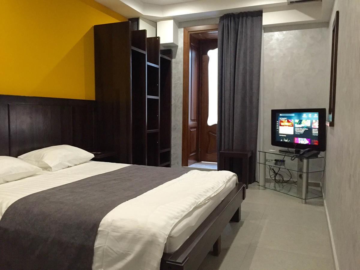 Gaudi stylish hotel Odessa Esterno foto